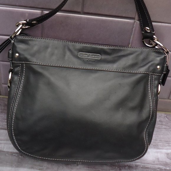 Coach leather Zoe hobo shoulder / handbag. - Picture 2 of 16